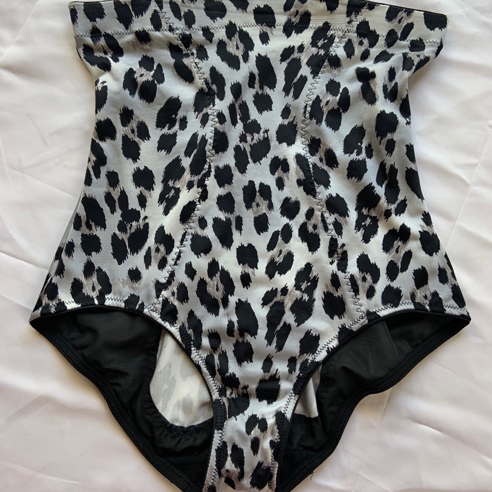VS Hugh me Tight Highwaist Shape Brief